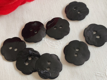 Lot 8 boutons vintage en nacre bleu quasi noir fleur trous  2 cm ref 6347