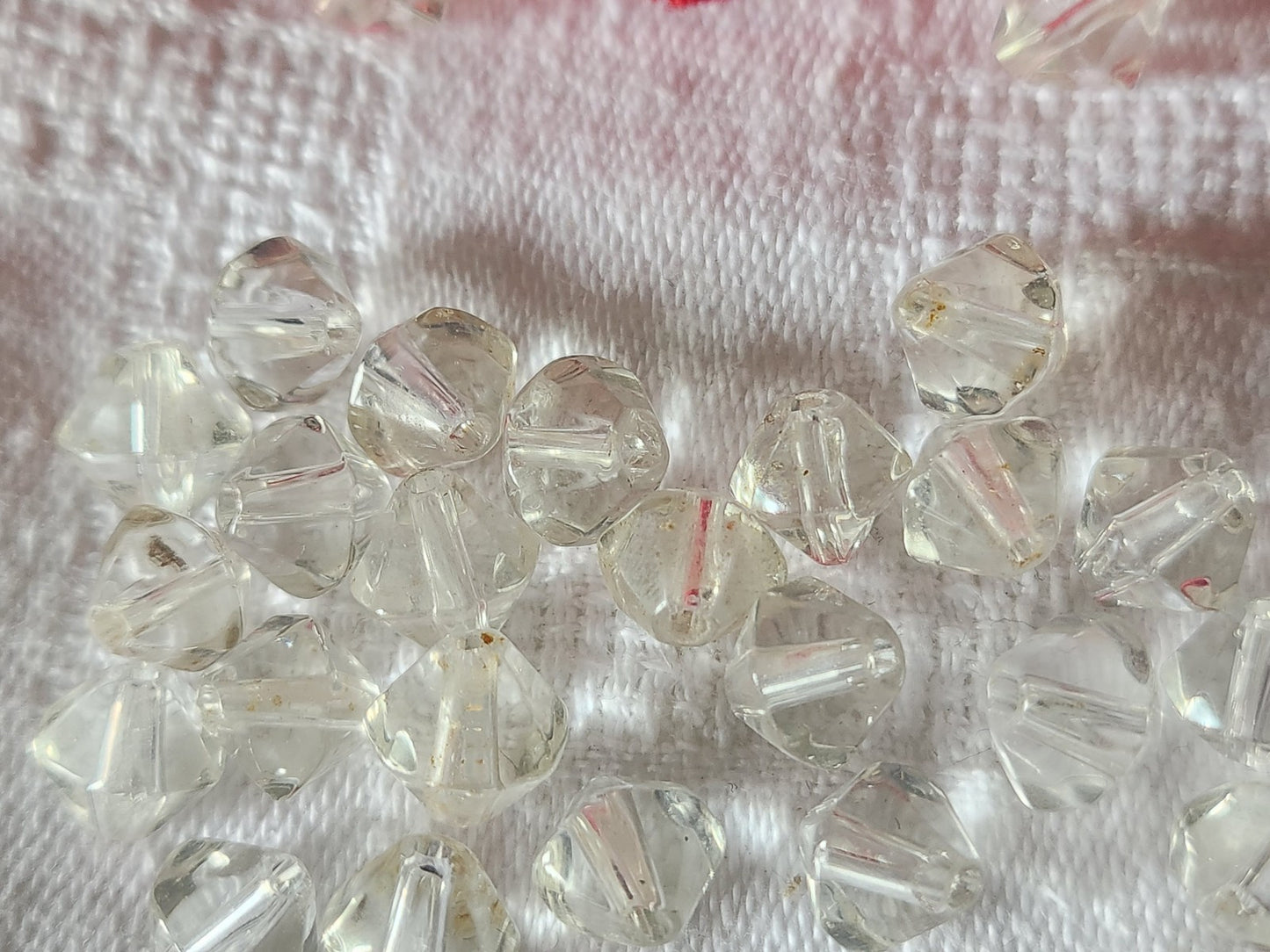 Lot 24 perles en verre anciennes forme toupie lisse transparente  ref 33553