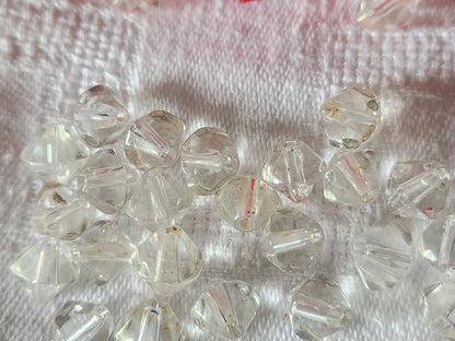 Lot 24 perles en verre anciennes forme toupie lisse transparente  ref 33553