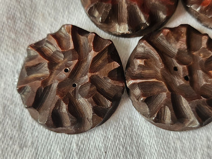 Lot 5 gros boutons anciens en nacre marron sculpté ciselé 2,8 cm ref 1618