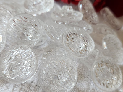 Lot 6 boutons anciens en verre transparent pied relief 1,7 cm ref 3010