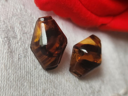 Duo boutons anciens en verre berlingot marron ecaille  1,4 sur 1,8 cm D9H