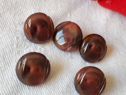 Lot 5 boutons anciens en verre marron laiteux rouge 1,3 cm ref 4976