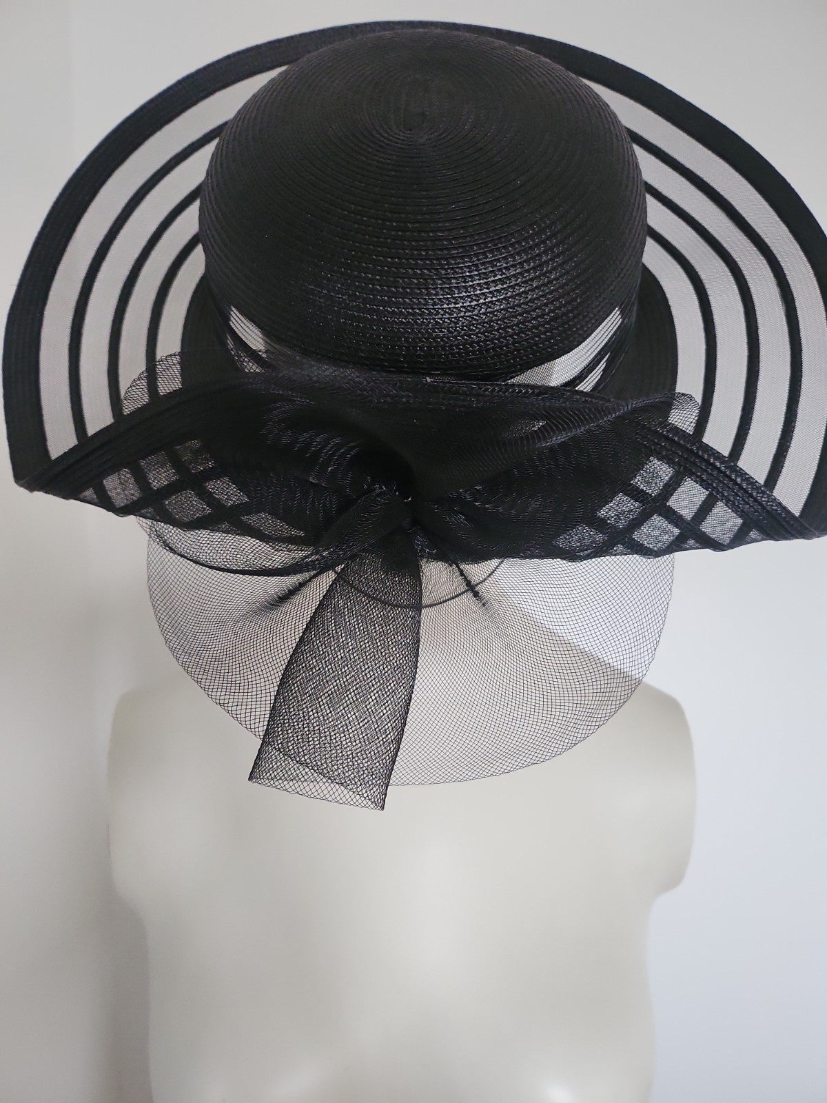 Lot 12 chapeaux de cérémonies année 1990/2000 voir description annonce