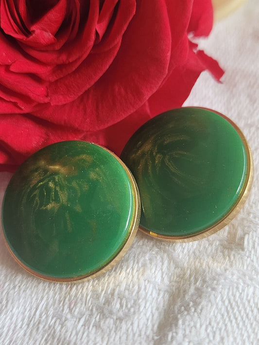 Duo superbes boutons vintage en métal vert doré pied  2 cm ref 1127