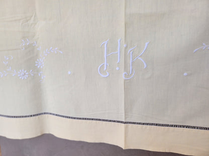 Lot deux draps anciens jaune monogrammes HK idéal rideau B6