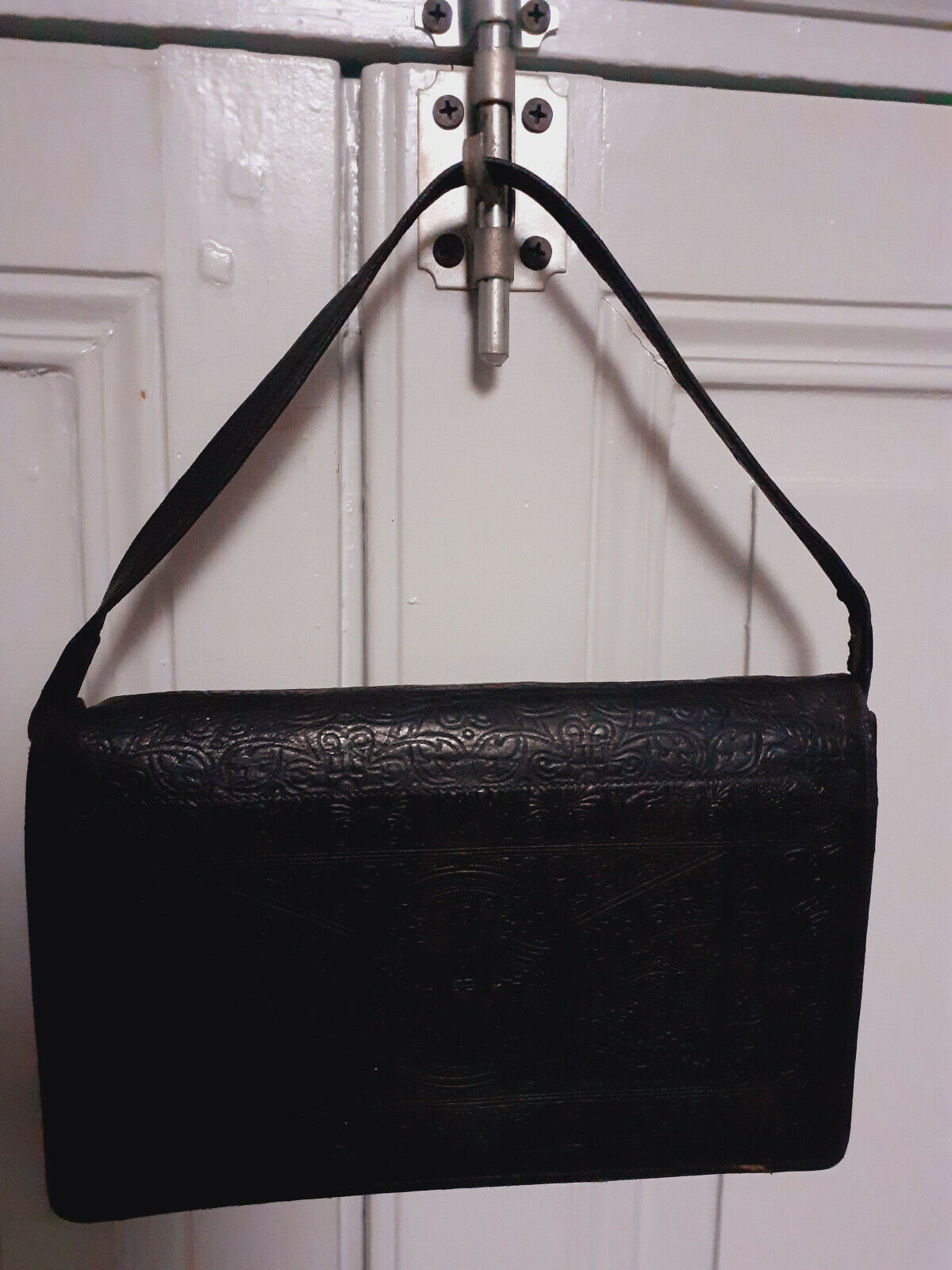 Ancien sac en main noir en cuir motif retro vintage pochette  A9