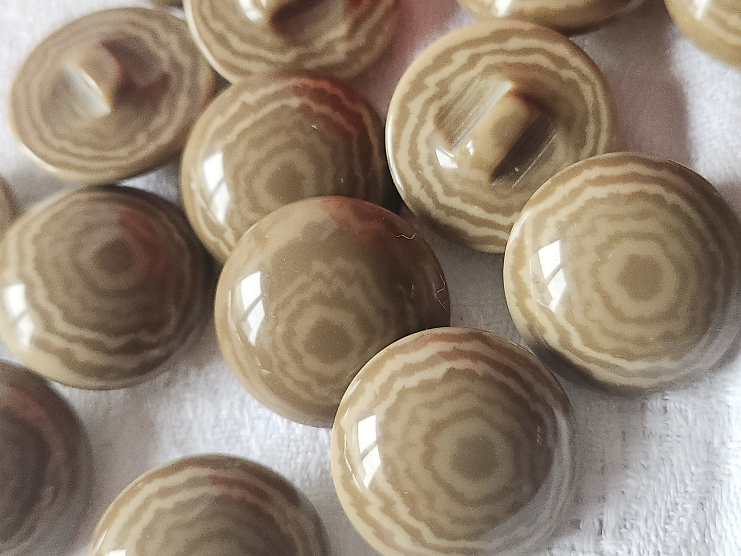 Lot 6 boutons vintage bombé marron  camaieu  pied veiné 2,2 cm ref 3163
