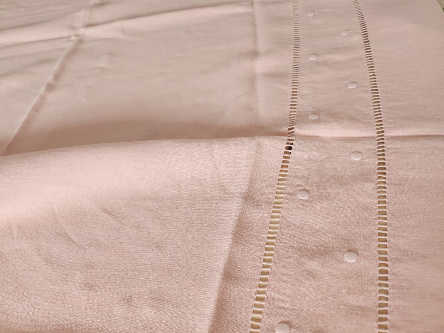 Retour de drap ancien transformé en nappe monogramme BA rose B8