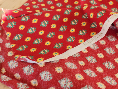 Ancien coupon de tissu rouge motif marignan 81 cm sur 84 cm B8