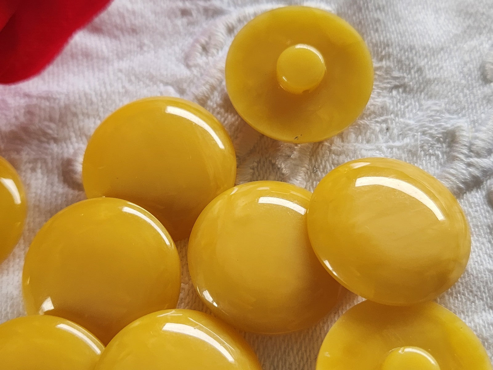 Lot 8 boutons vintagejaune bombé marbré pied 2,1 cm ref 2493