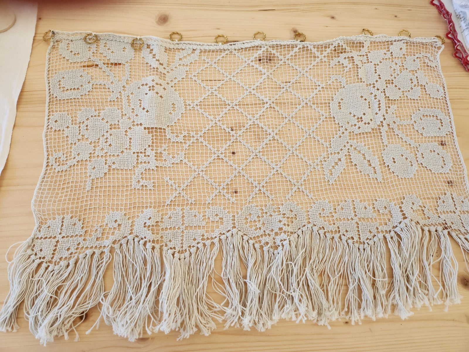 Ancien petit rideau filet frange brise bise 35 cm sur 50 cm B8