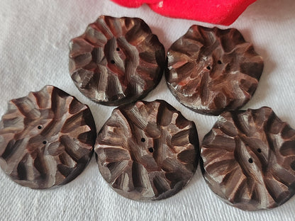 Lot 5 gros boutons anciens en nacre marron sculpté ciselé 2,8 cm ref 1618