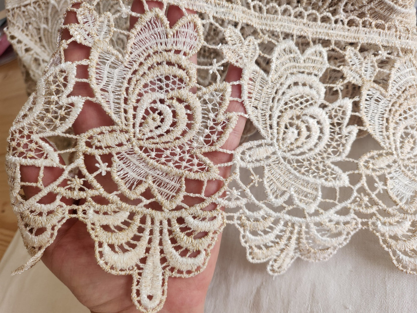Très large  dentelle vintage  style macramé 3 mètres  18,5 cm A5