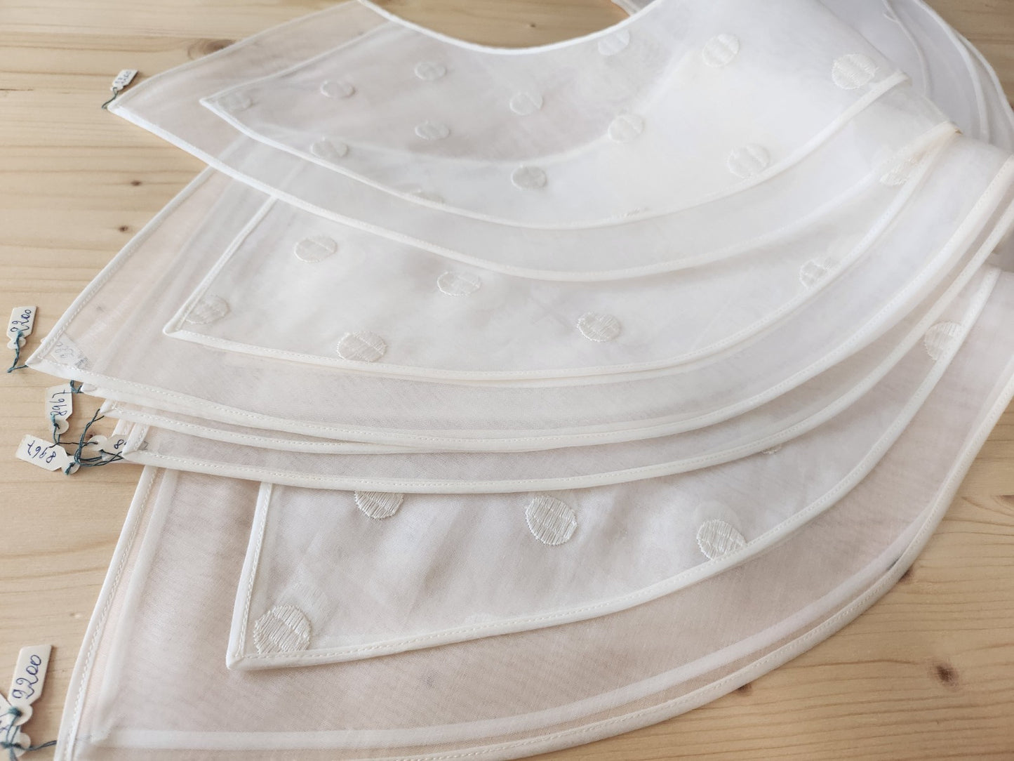 Lot de 10 col anciens larges vintage neuf étiquette théâtre reconstitution B8