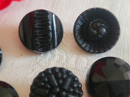 Lot 6 boutons anciens vintage  en verre noir  panaché 1,7/1,8 cm ref 6239