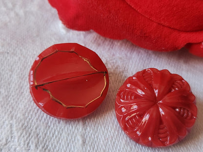 Duo boutons vintage en verre  rouge mordoré  1,8 cm D11C