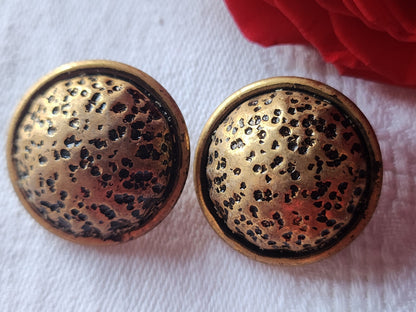 Duo gros boutons vintage en métal doré motif bombé  2,5 cm pied D5C