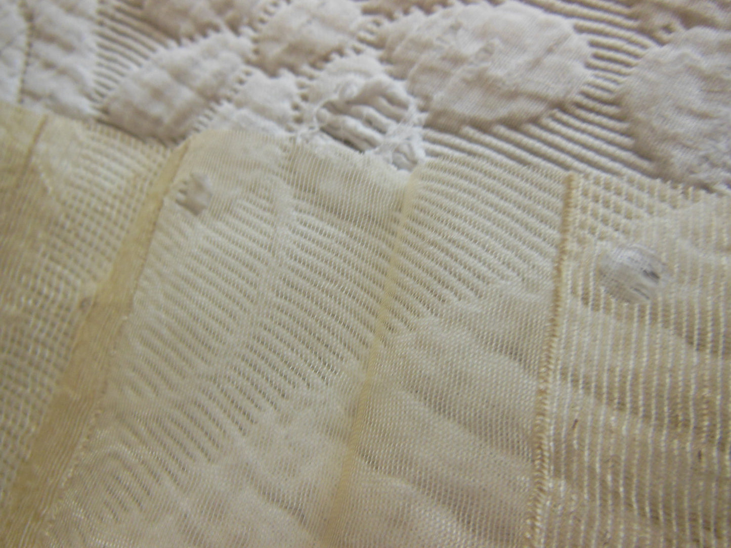 Coupon tissu moderne voilage crème motif relief  92 cm sur 1 m 06 B6