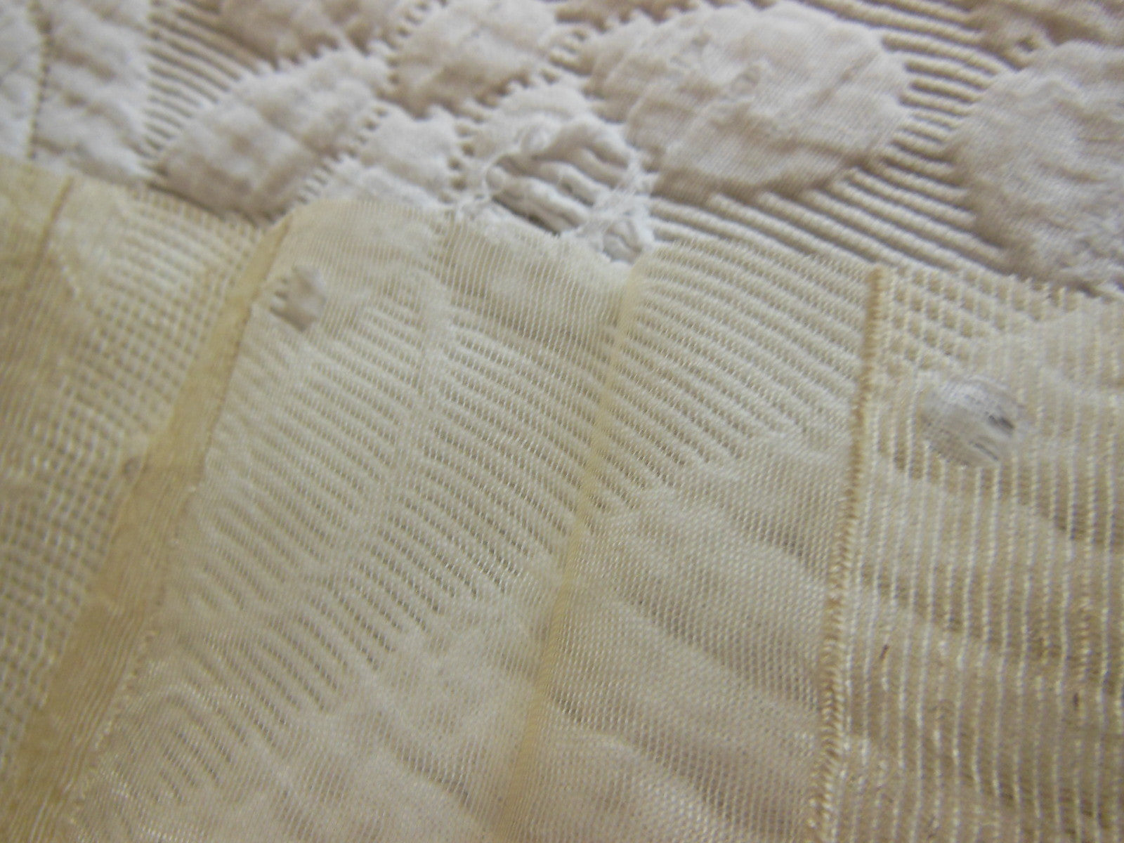 Coupon tissu moderne voilage crème motif relief  92 cm sur 1 m 06 B6