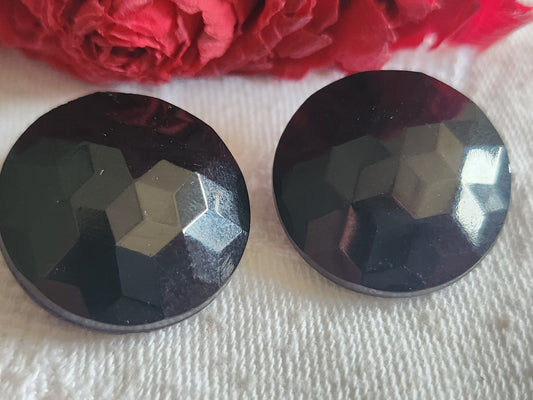 Duo gros boutons anciens en verre noir facette pied  2,1 cm D14C