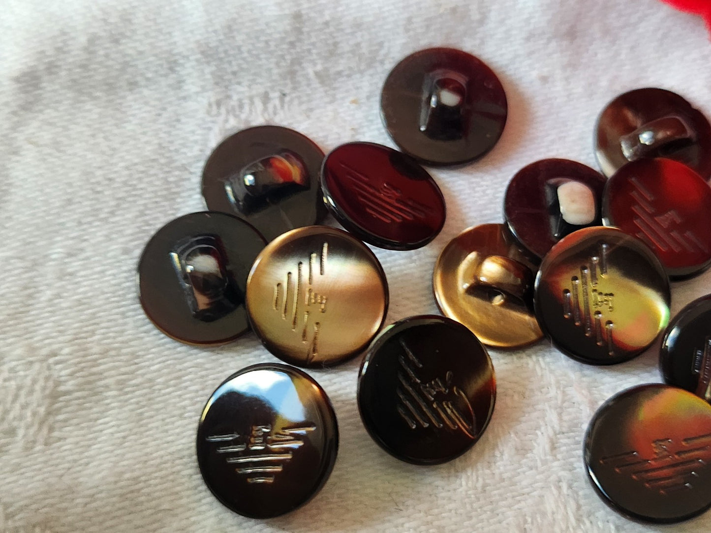 Lot 6 boutons vintage en nacre marron armani empario  pied 1,2 cm ref 5058