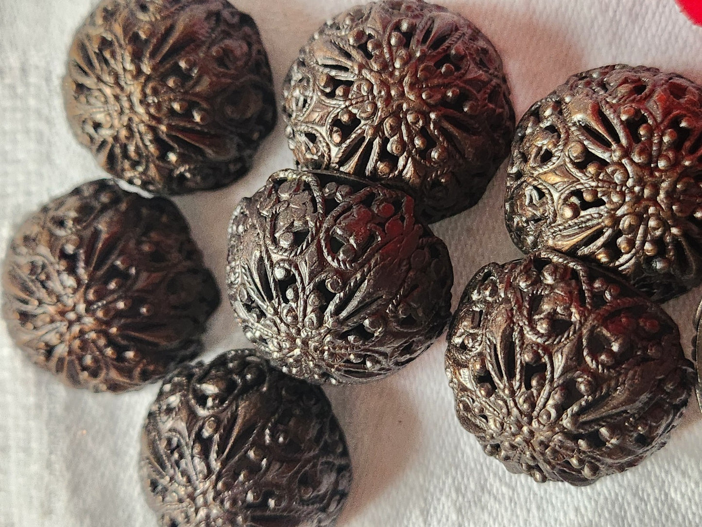 Lot 6 boutons vintage métal dentelle filigrame originaux main 2,3 cm ref 1543