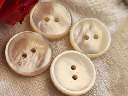 Lot 4 boutons vintage en nacre blanche laiteuse trous 1,7 cm G6D