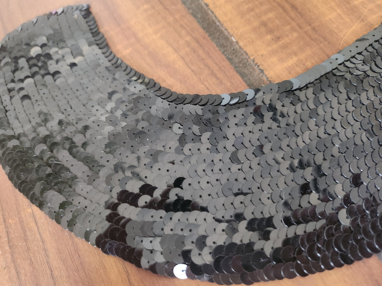 Ancien  col en tissu sequin noir  B3-3