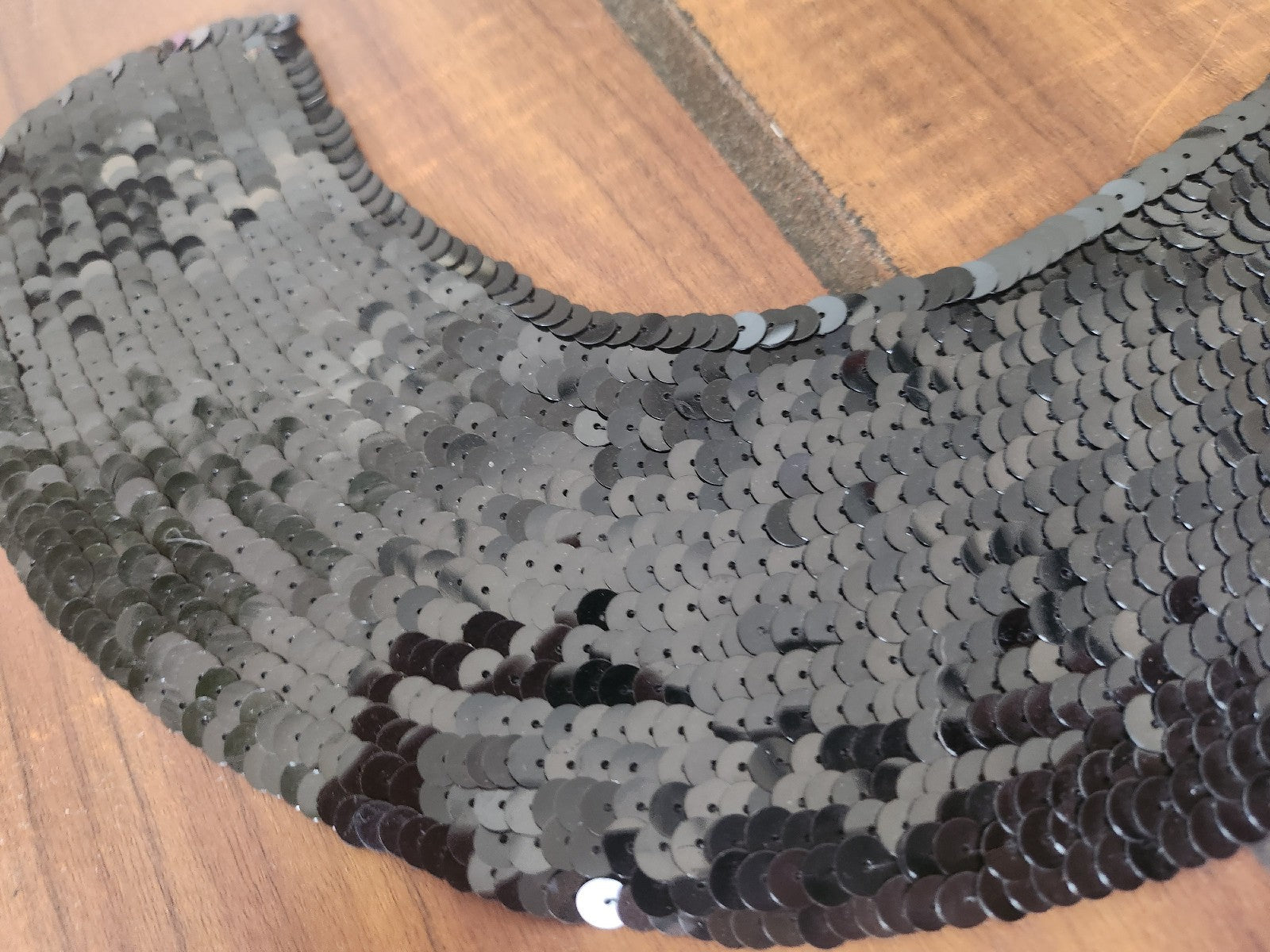 Ancien  col en tissu sequin noir  B3-3