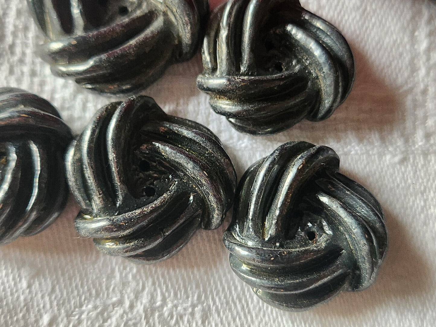 Lot 5 boutons vintage en resine gris  2,2 cm (4) et 2,7 cm (1) ref 2618