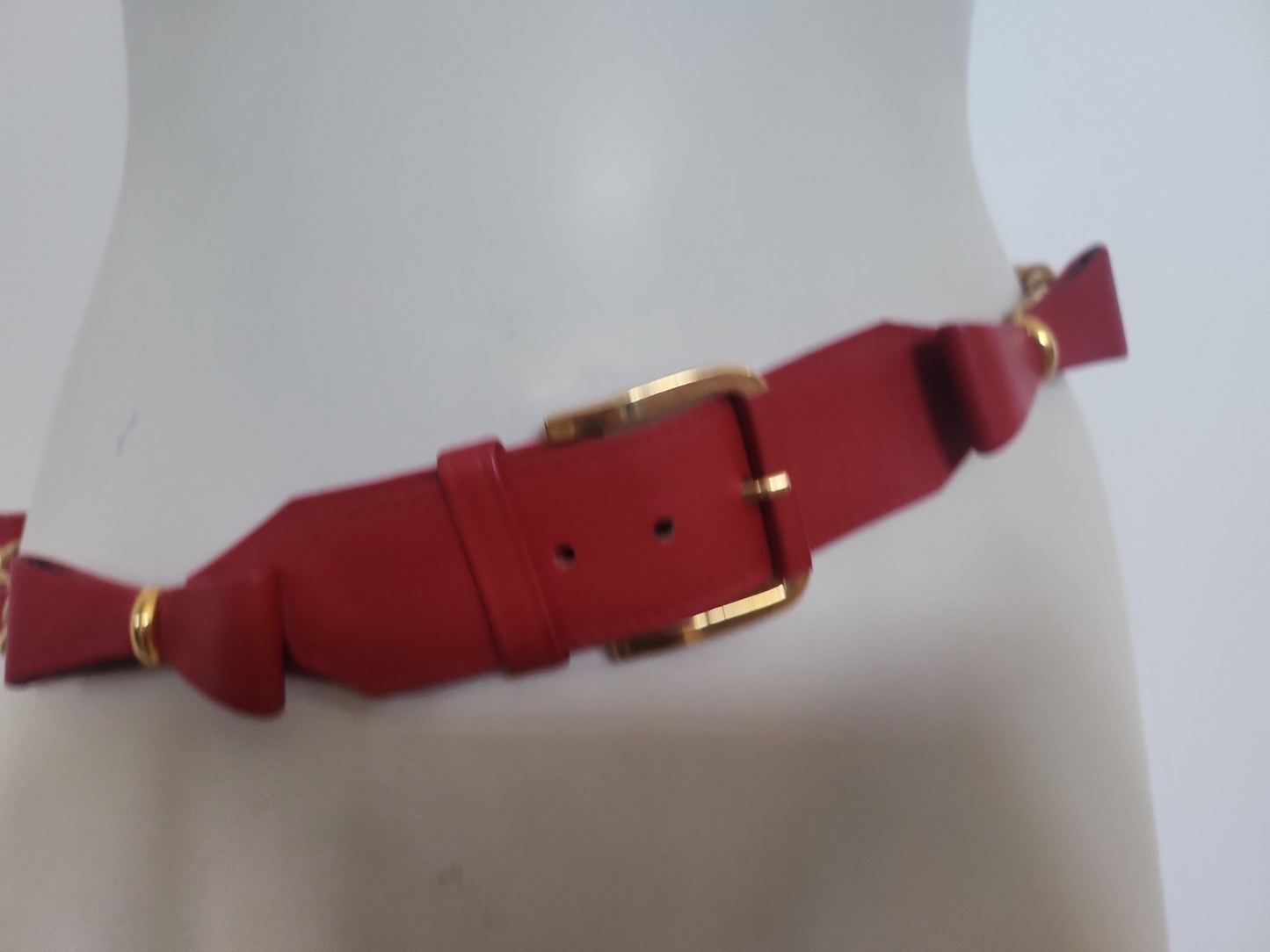 Ceinture ancienne vintage cuir rouge noeud métal doré  superbe