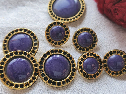 Lot 8  boutons vintage en métal coeur violet panaché  1,3 à 2,3 cm ref 3358