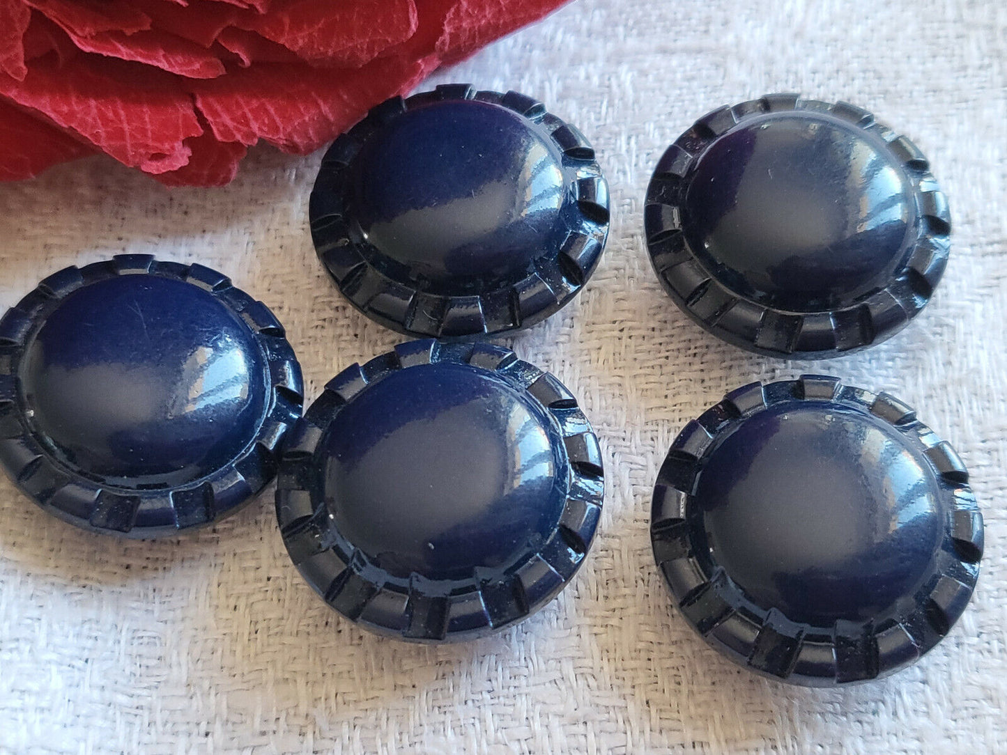 Lot 5 Boutons vintage bleu foncé à pied diamètre 1,9 cm ref 5496