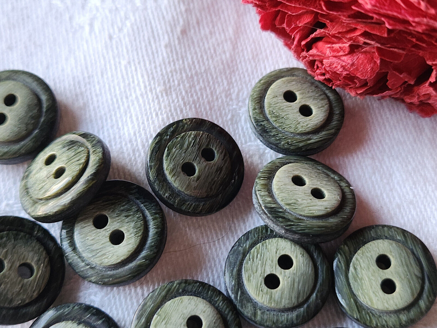 Lot 14 boutons vintage  camaieu vert 1,5 cm ref 5667