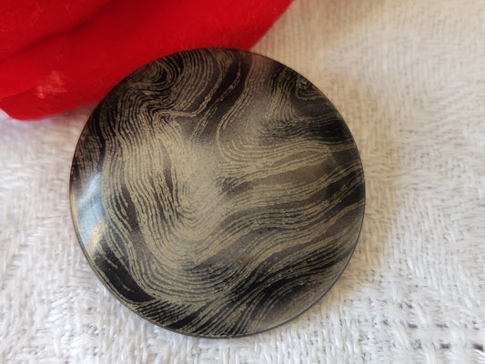 Joli bouton ancien gris noir 2,6 cm pied D19G