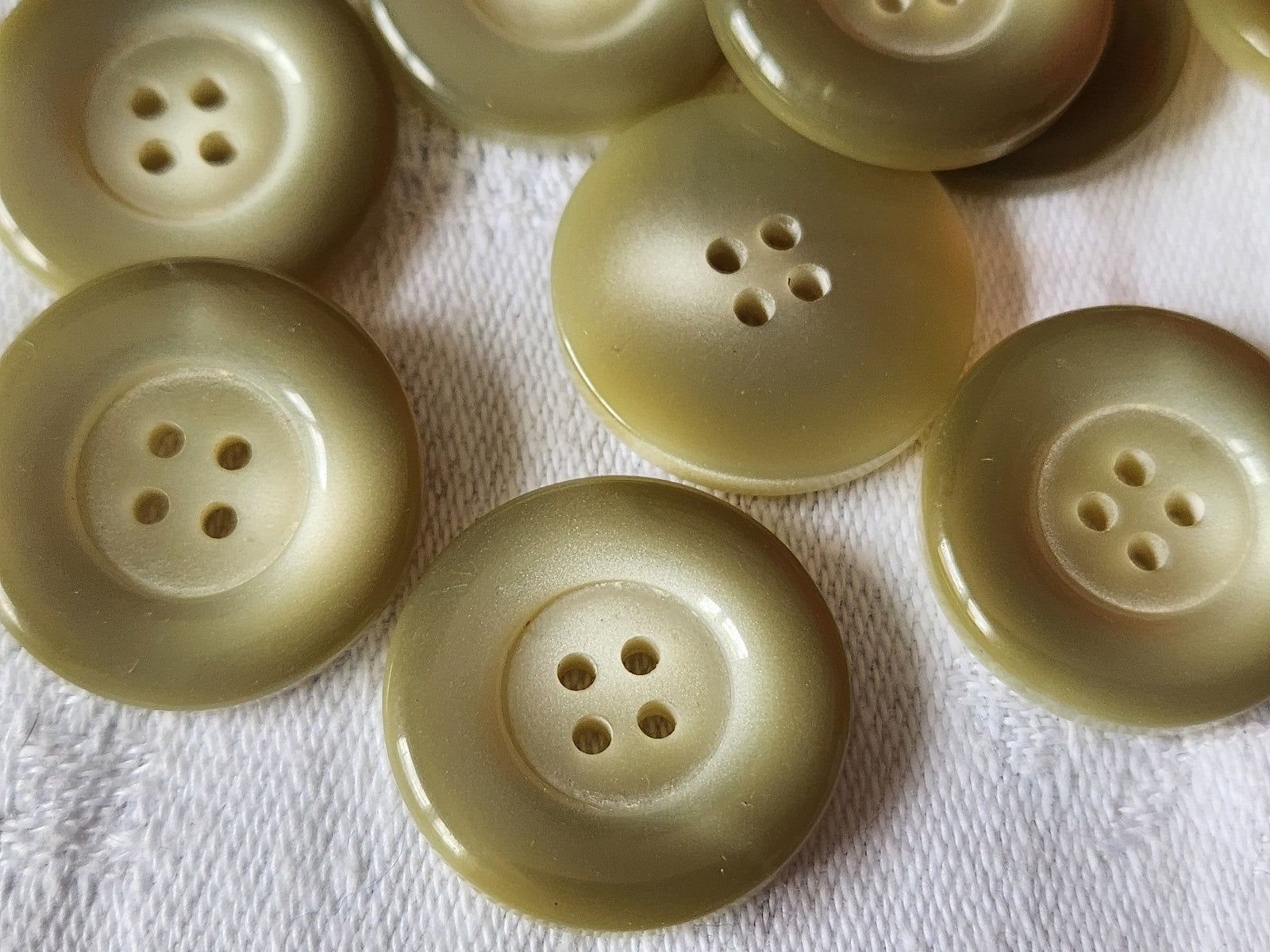 Lot 9 boutons vintage gris à trous 2,2 cm ref 2299