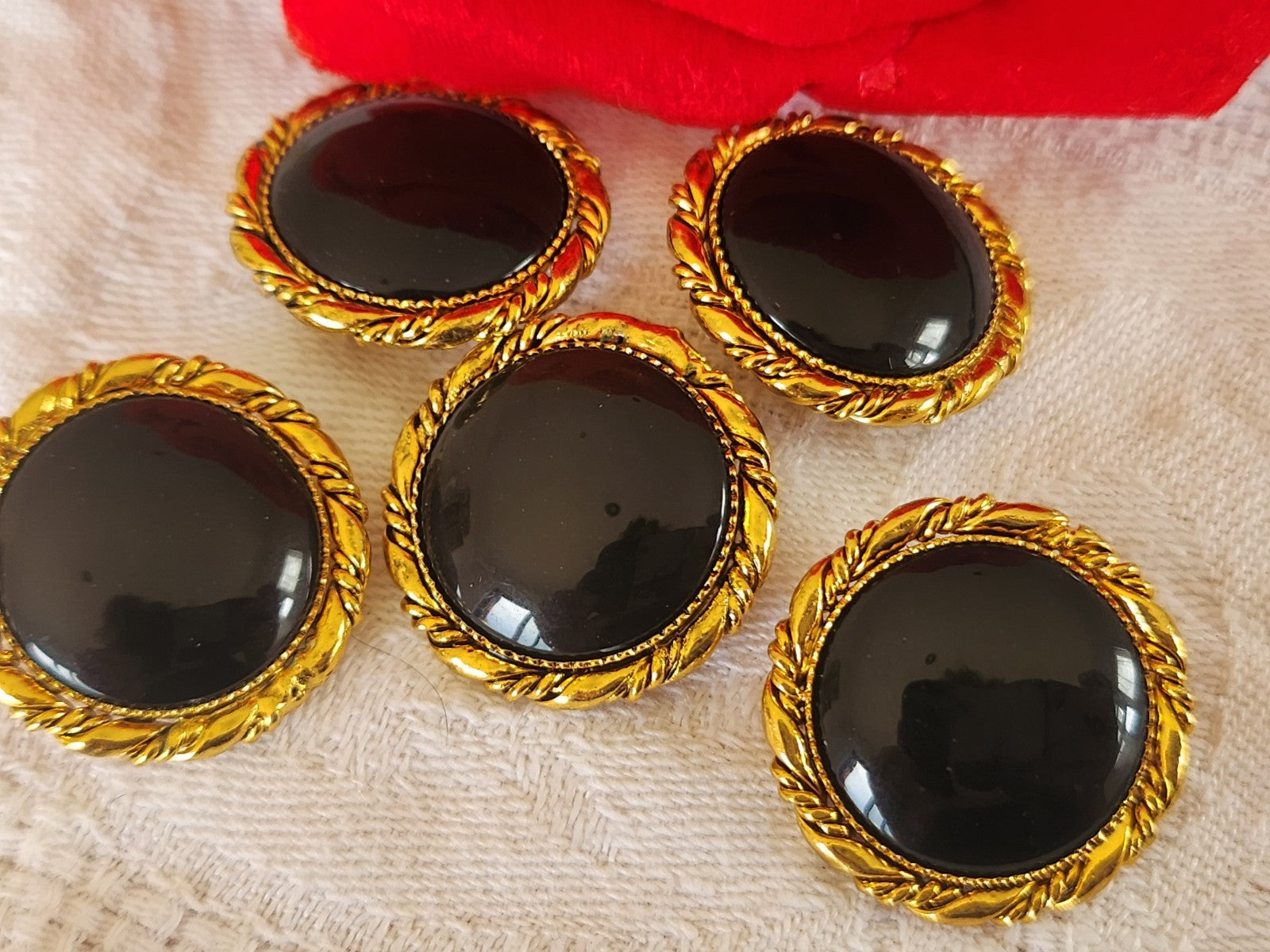 Lot 5 boutons vintage  métal coeur noir  doré 2,3 cm pied  23 mm ref 6430