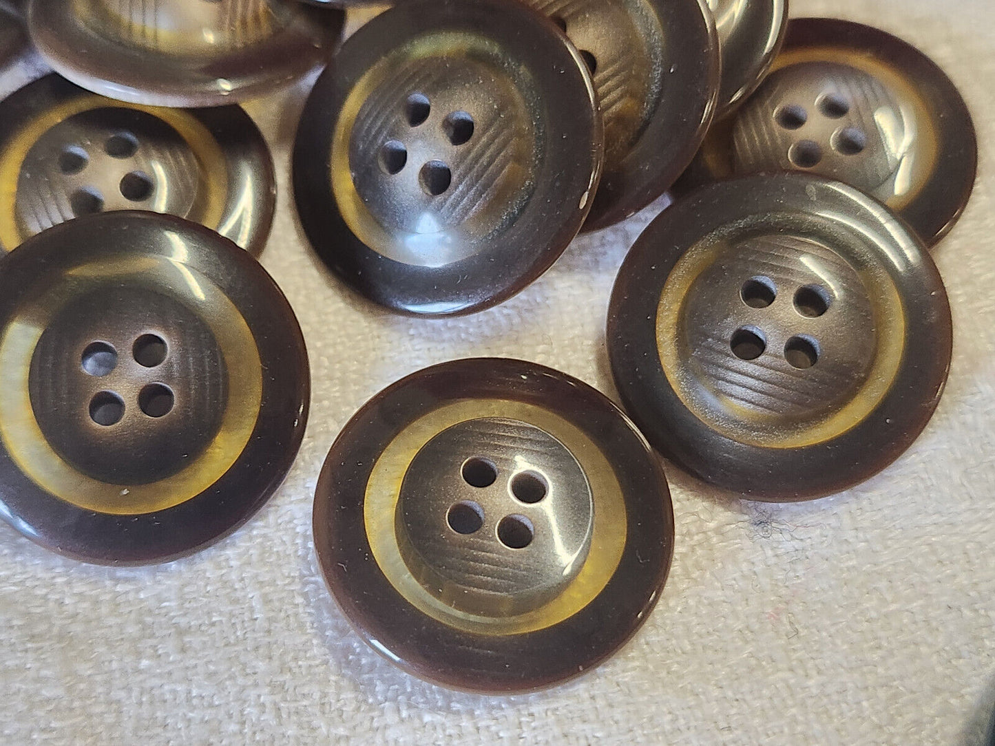 Lot 6 boutons vintage marron transparent trous 2,3 cm ref 3326