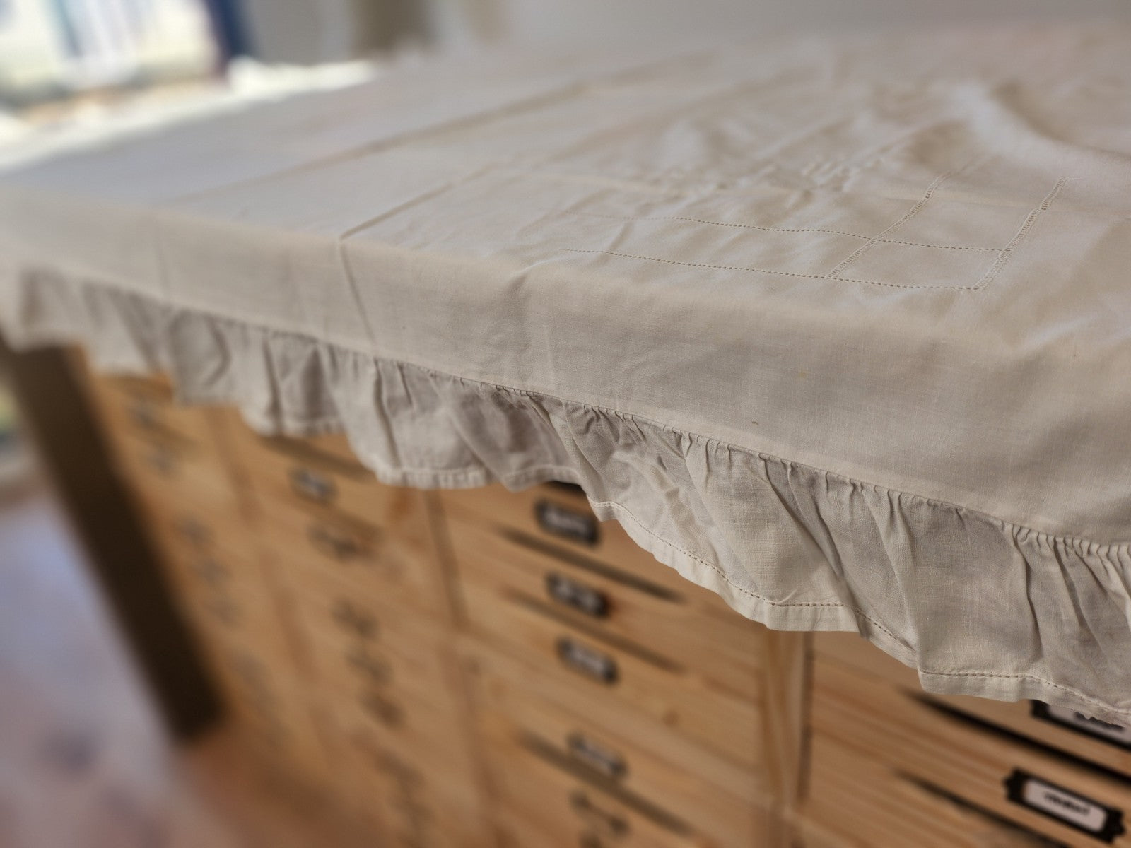 Ancienne housse d'édredon broderie froufrou petit jour B6