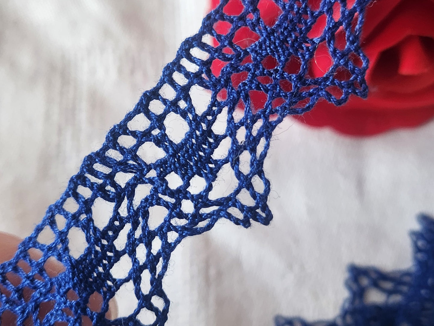 Dentelle vintage bleu  coton large 2 métres  sur 2,1  cm A2