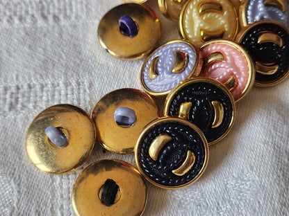 Lot 19  boutons vintage kitch panaché 1,8 cm acrylique ref 645