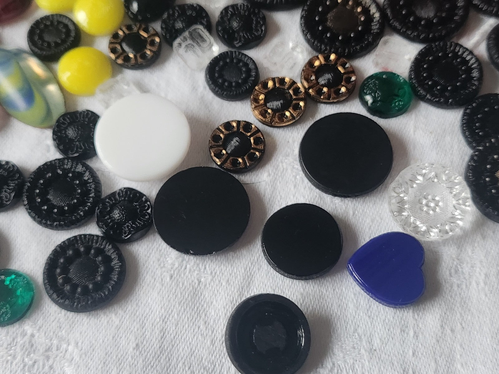 Lot 50 cabochons anciens en verre vintage panaché N°2   T2