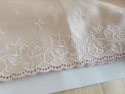 Coupon dentelle satiné rose festons des deux cotés 46 cm sur 90 cm B5