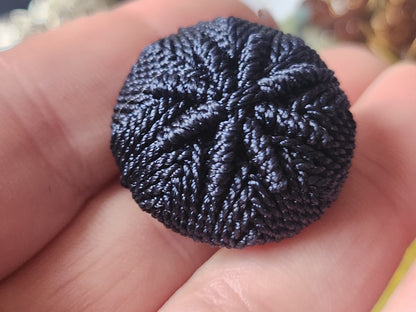 Ancien bouton en passementerie bleu fait main collection  2,6 sur 2,7 cm G16C
