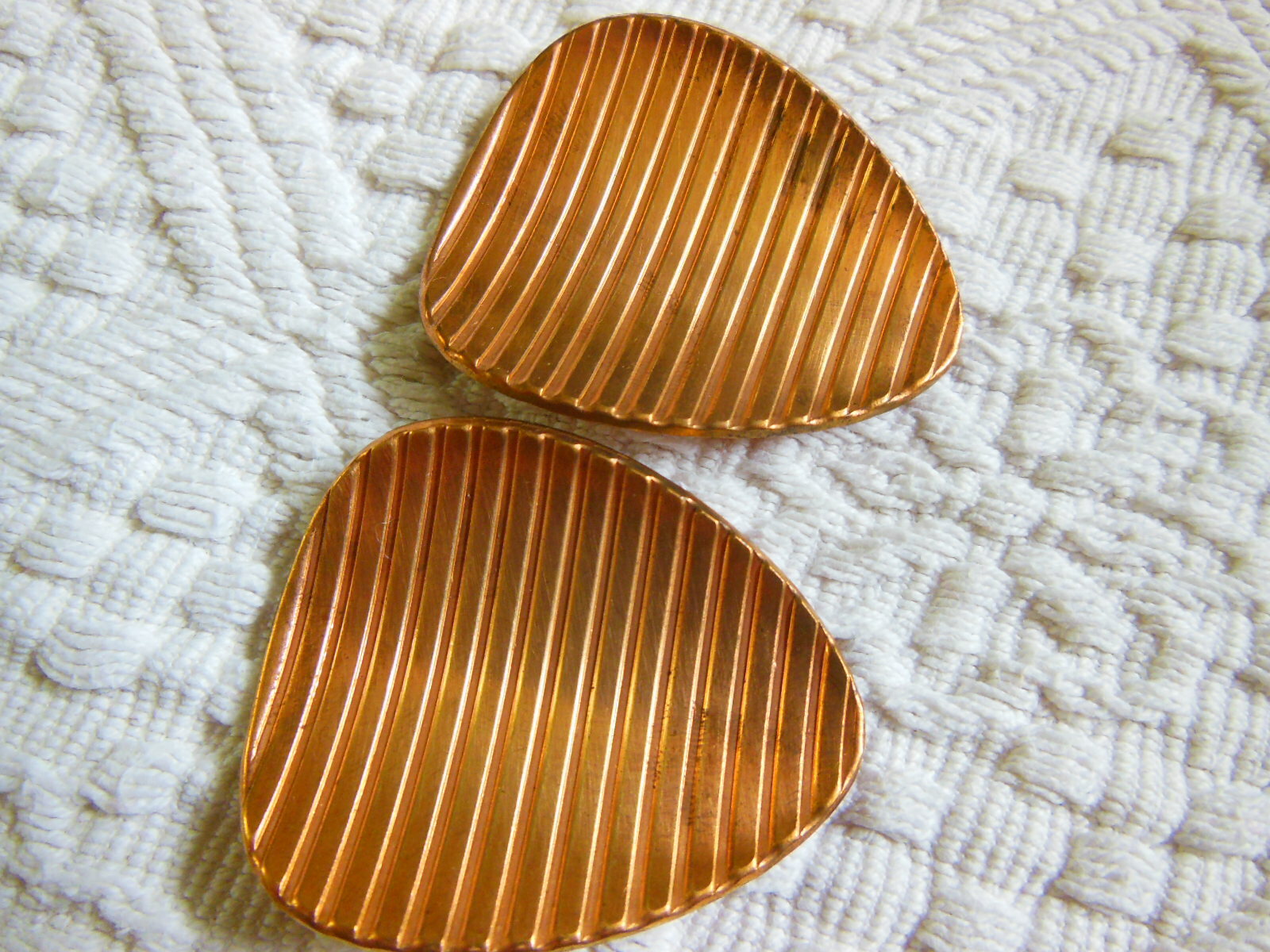 Duo ornements anciens en métal  style pendant médaillé année 50 création
