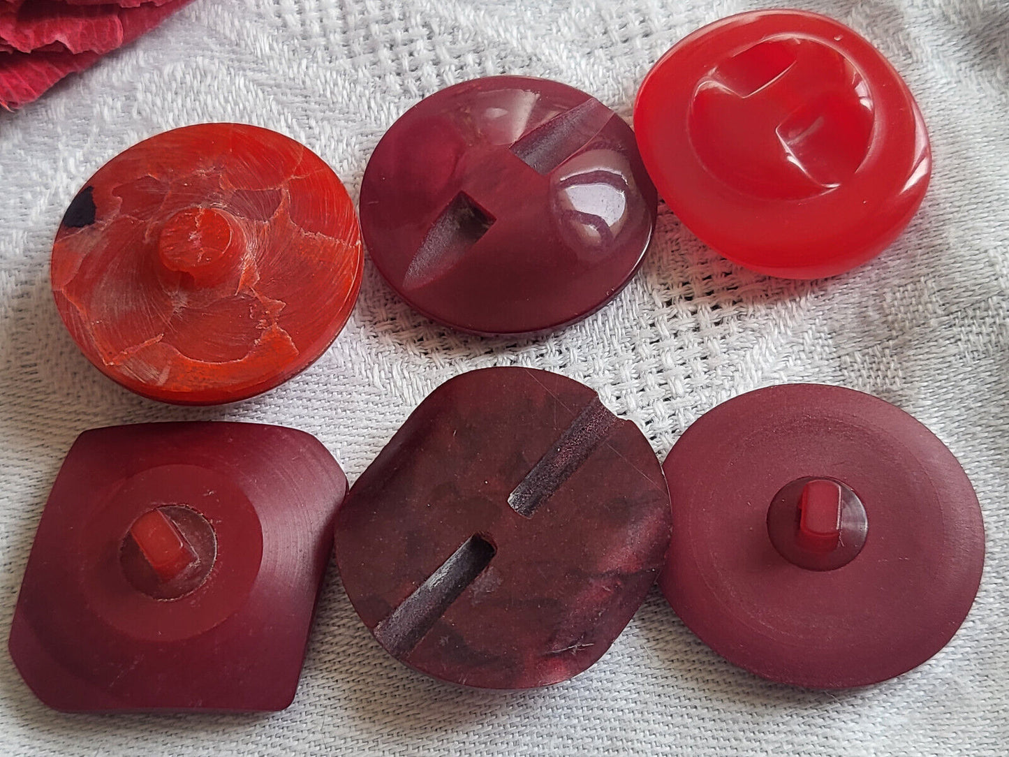 Lot 6 gros boutons vintage rouge  panaché pied 2,5/2,6  cm ref 5468