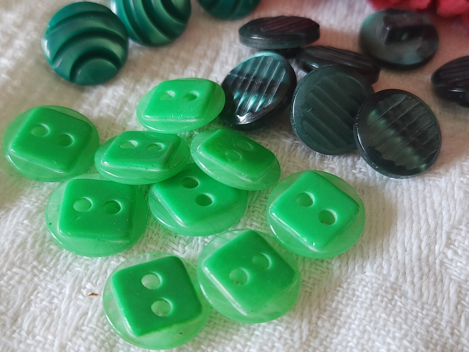 Lot 20 petits boutons vintage vert 3 series 1,1 cm ref 3092