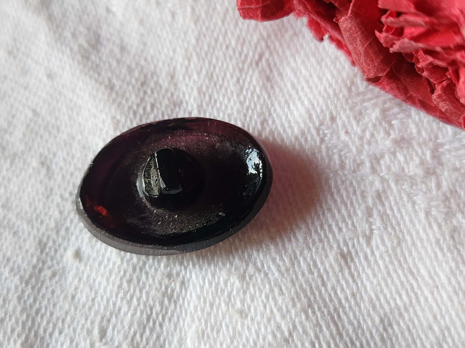Bouton ancien en verre tigré gris  violet  1,6 sur 2,2 cm G3F