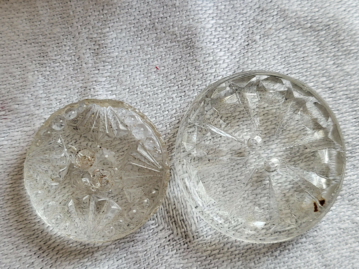 Duo boutons anciens en verre ciselés travaillé art deco 1,8 et 2,3 cm D7R